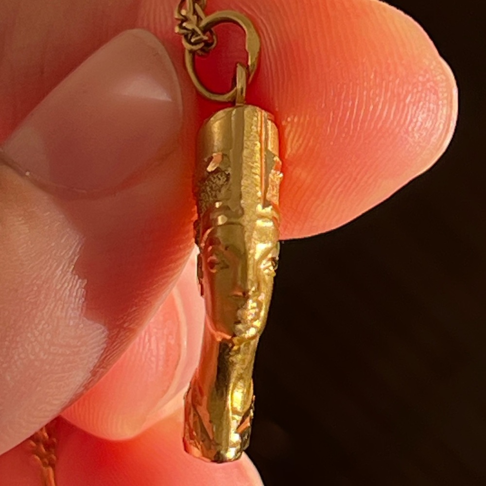 18k gold Egyptian Queen 3-D,Double Sided necklace - Picture 4 of 15